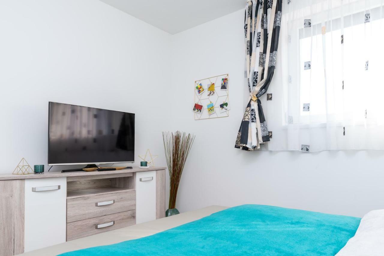 Defne Apartman Debrecen Eksteriør billede
